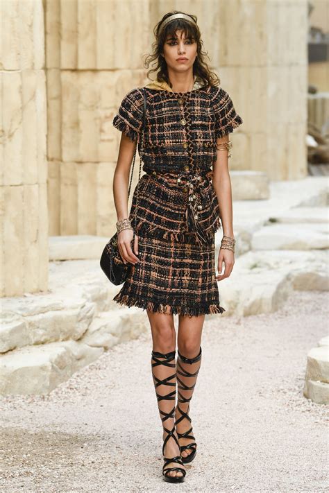 chanel crucero 2018 vogue|chanel resort dresses.